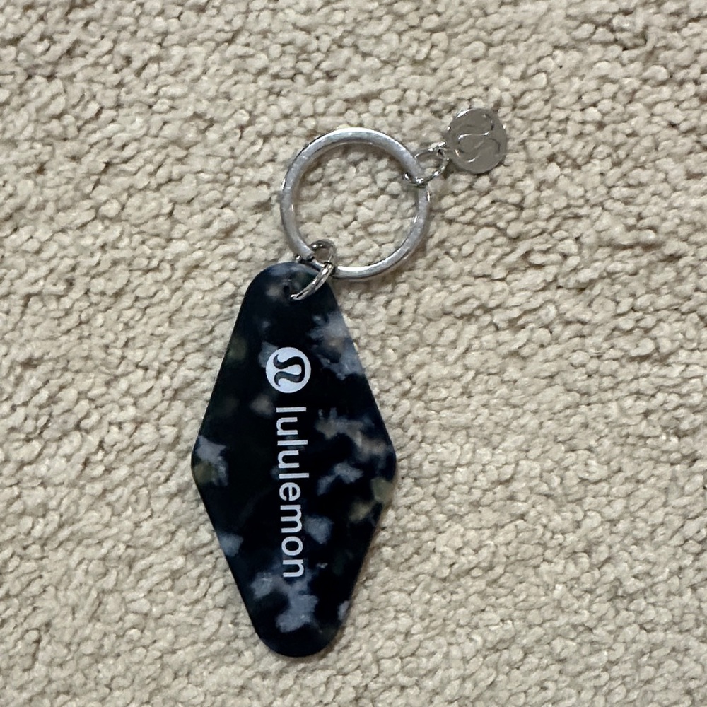 Lululemon Hotel Keychain Live in the Moment